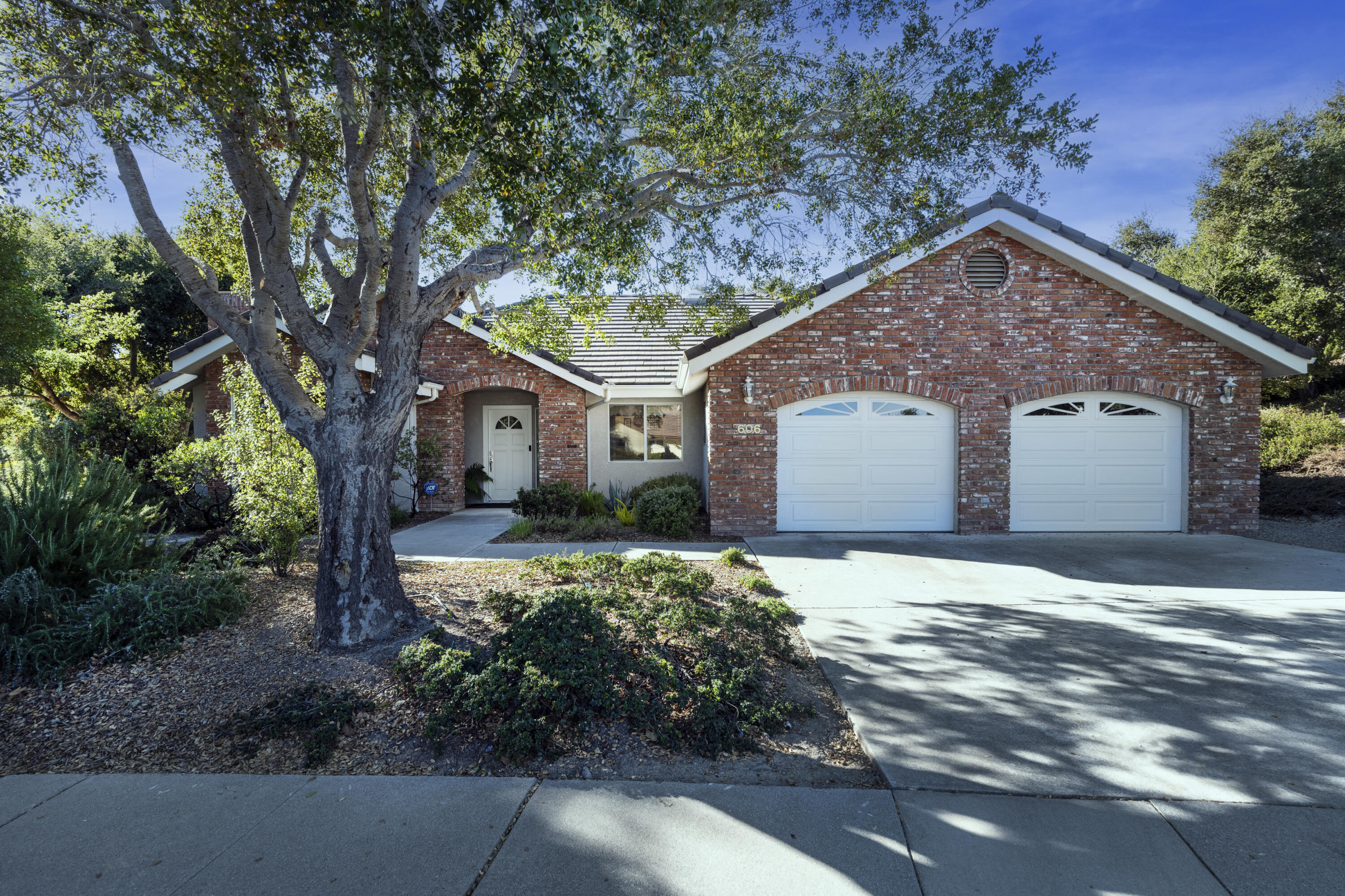 606 Aqueduct Way