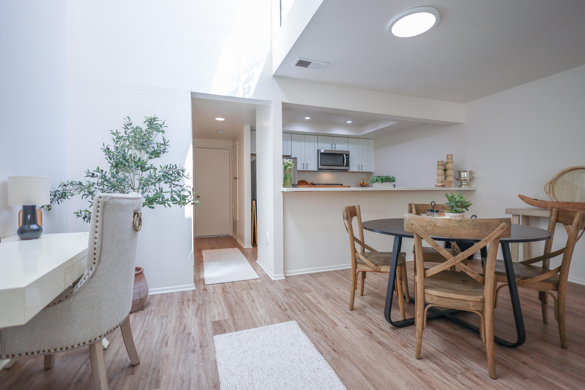 2051 Cliff Drive, 9
