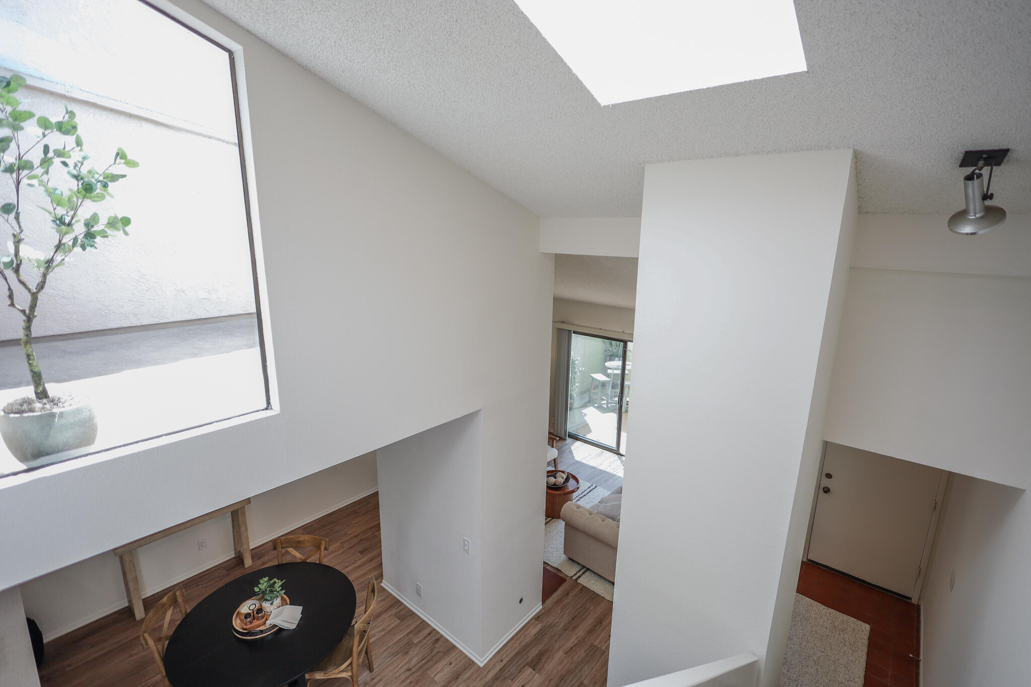2051 Cliff Drive, 9