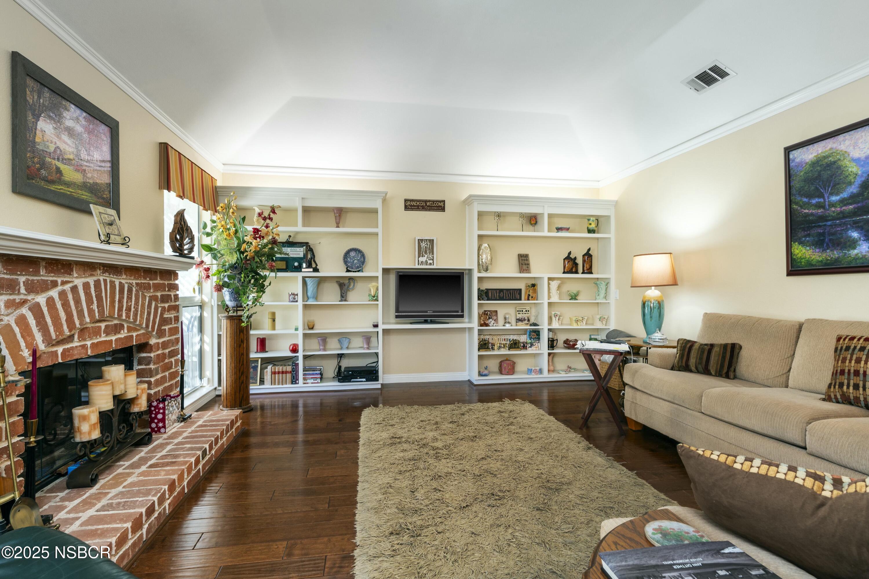 606 Aqueduct Way
