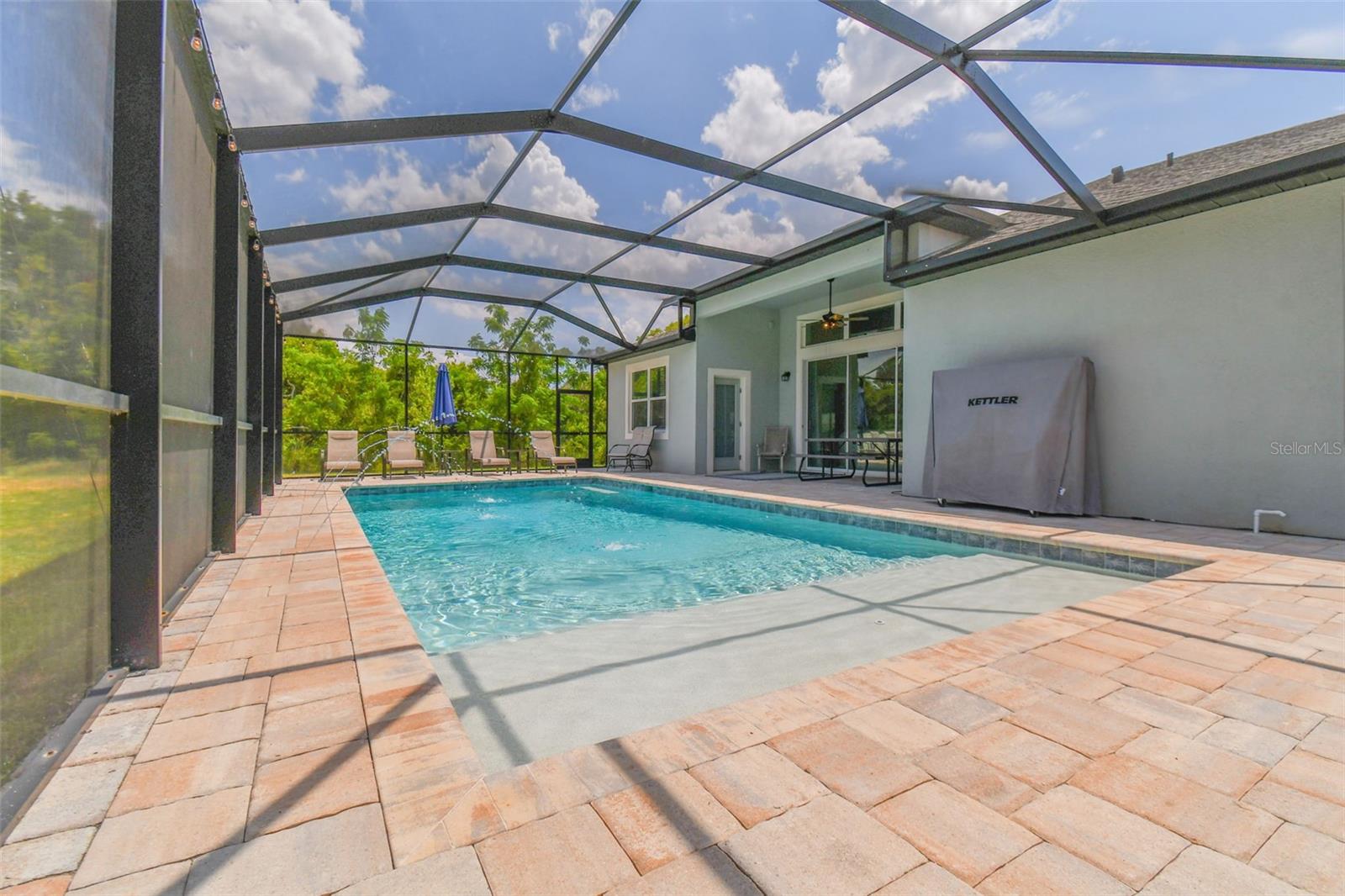 9827 CABERNET AVE