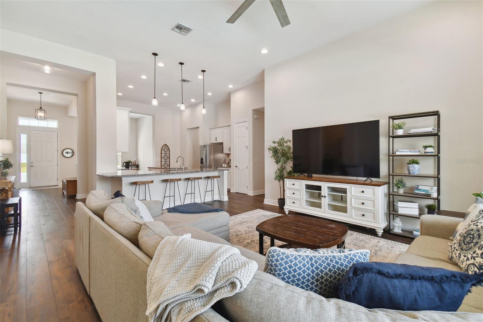 9827 CABERNET AVE