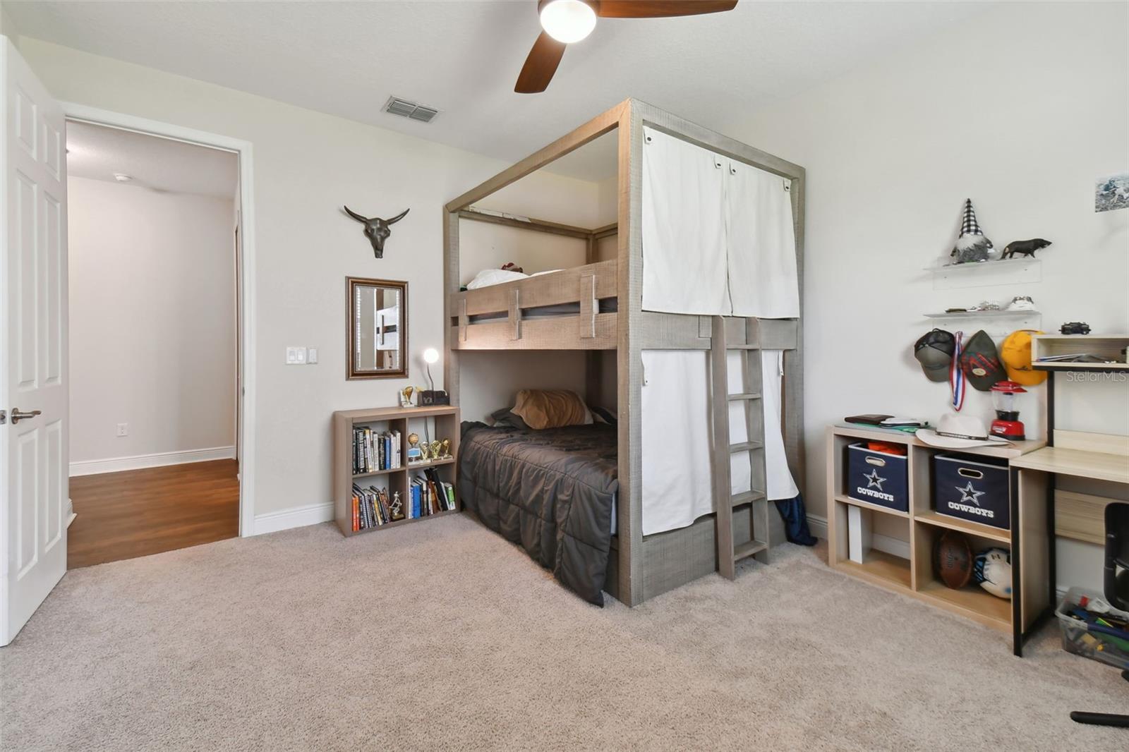 9827 CABERNET AVE