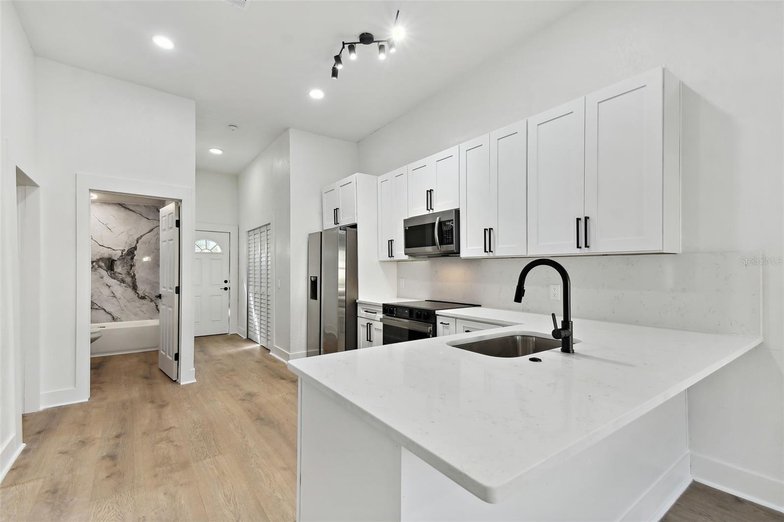 1106 W LA SALLE ST