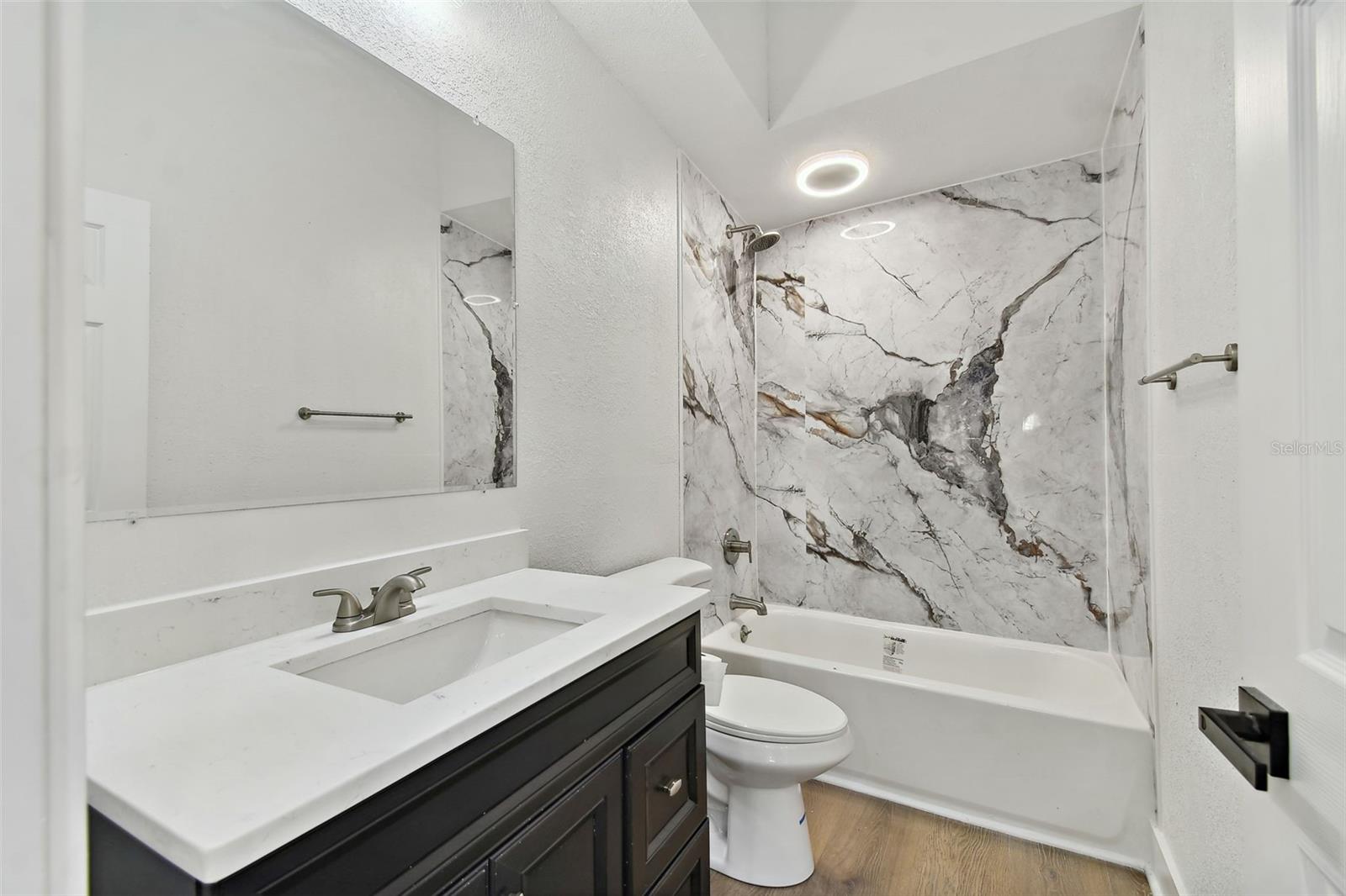 1106 W LA SALLE ST
