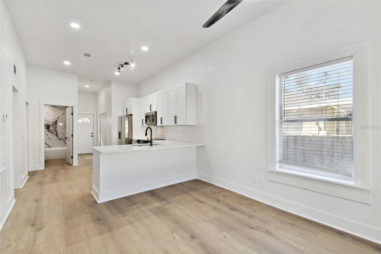 1106 W LA SALLE ST