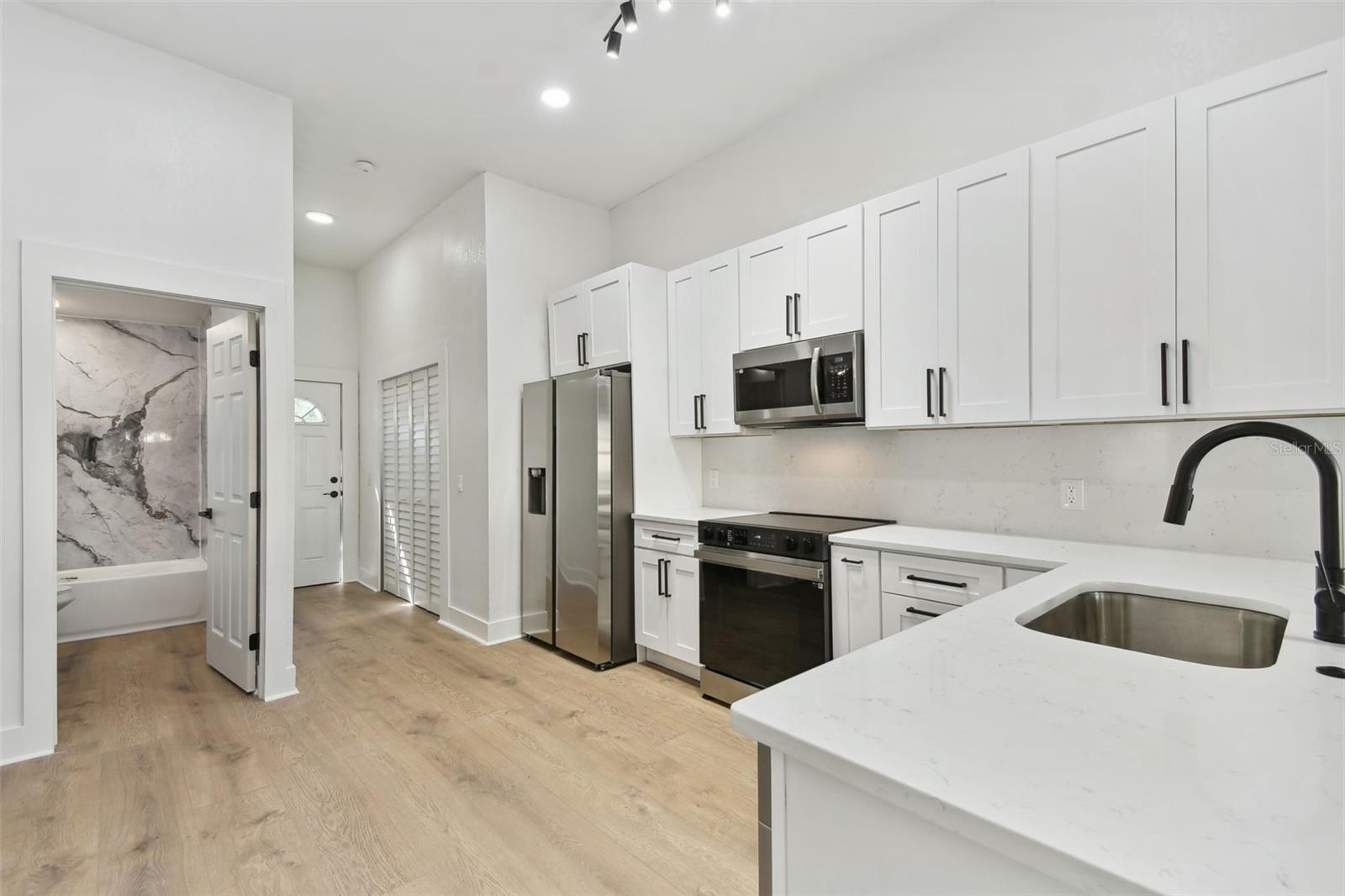 1106 W LA SALLE ST