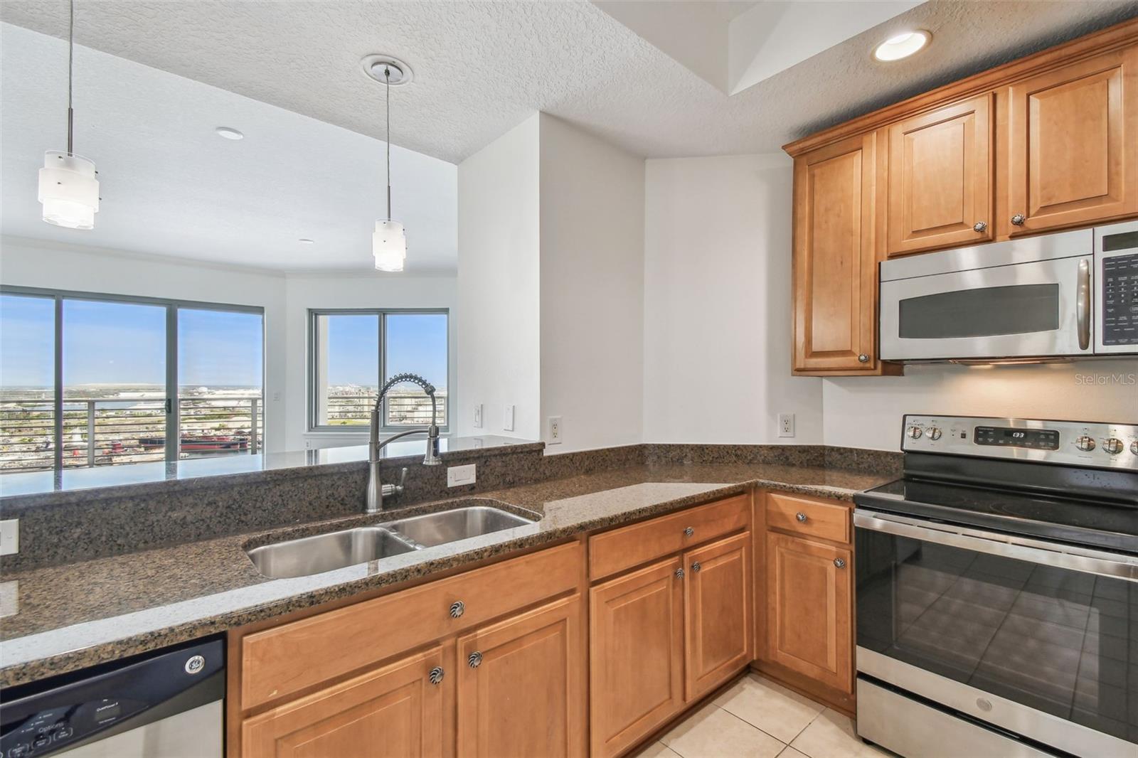 1209 E CUMBERLAND AVE #2406