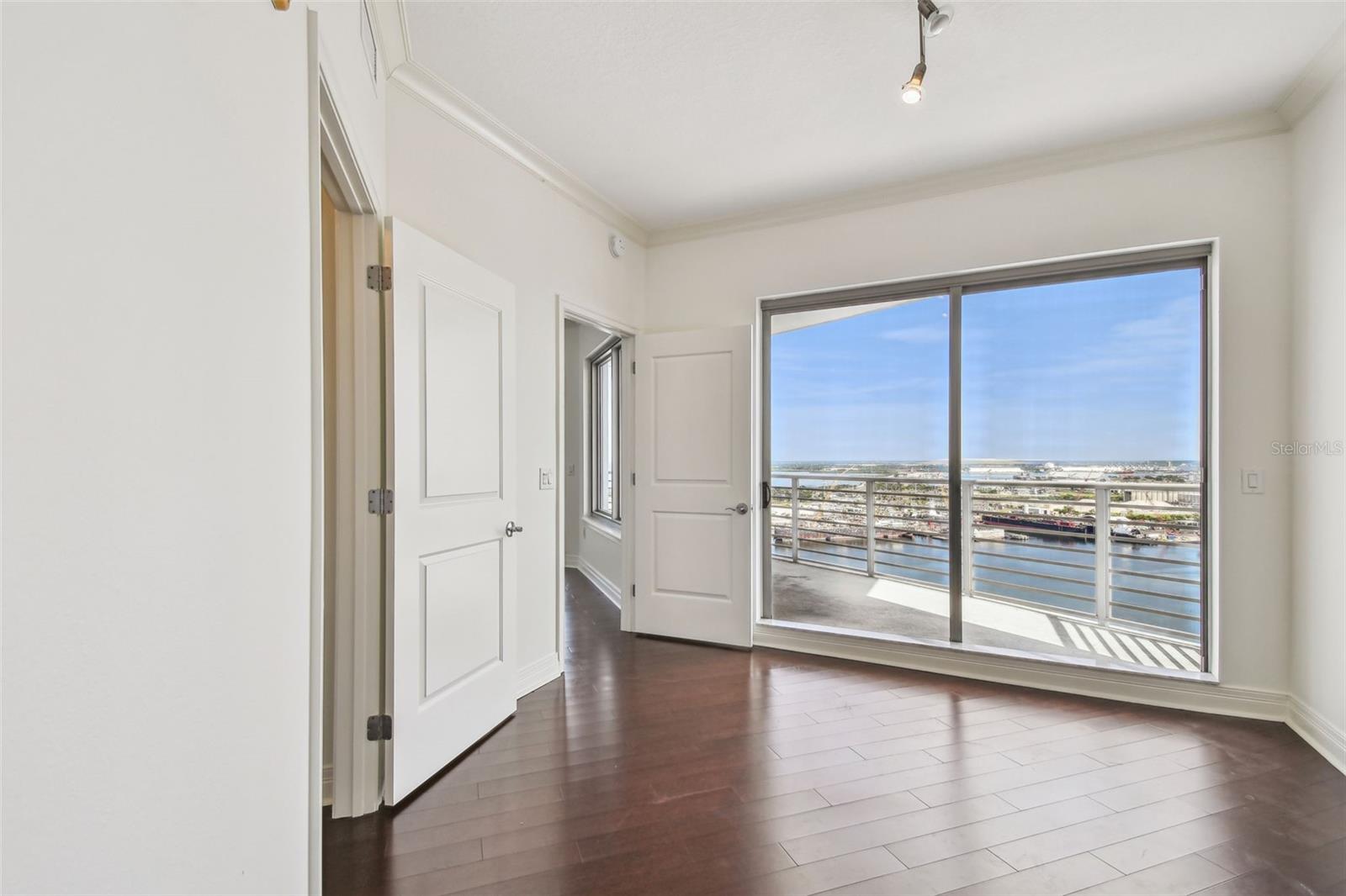 1209 E CUMBERLAND AVE #2406