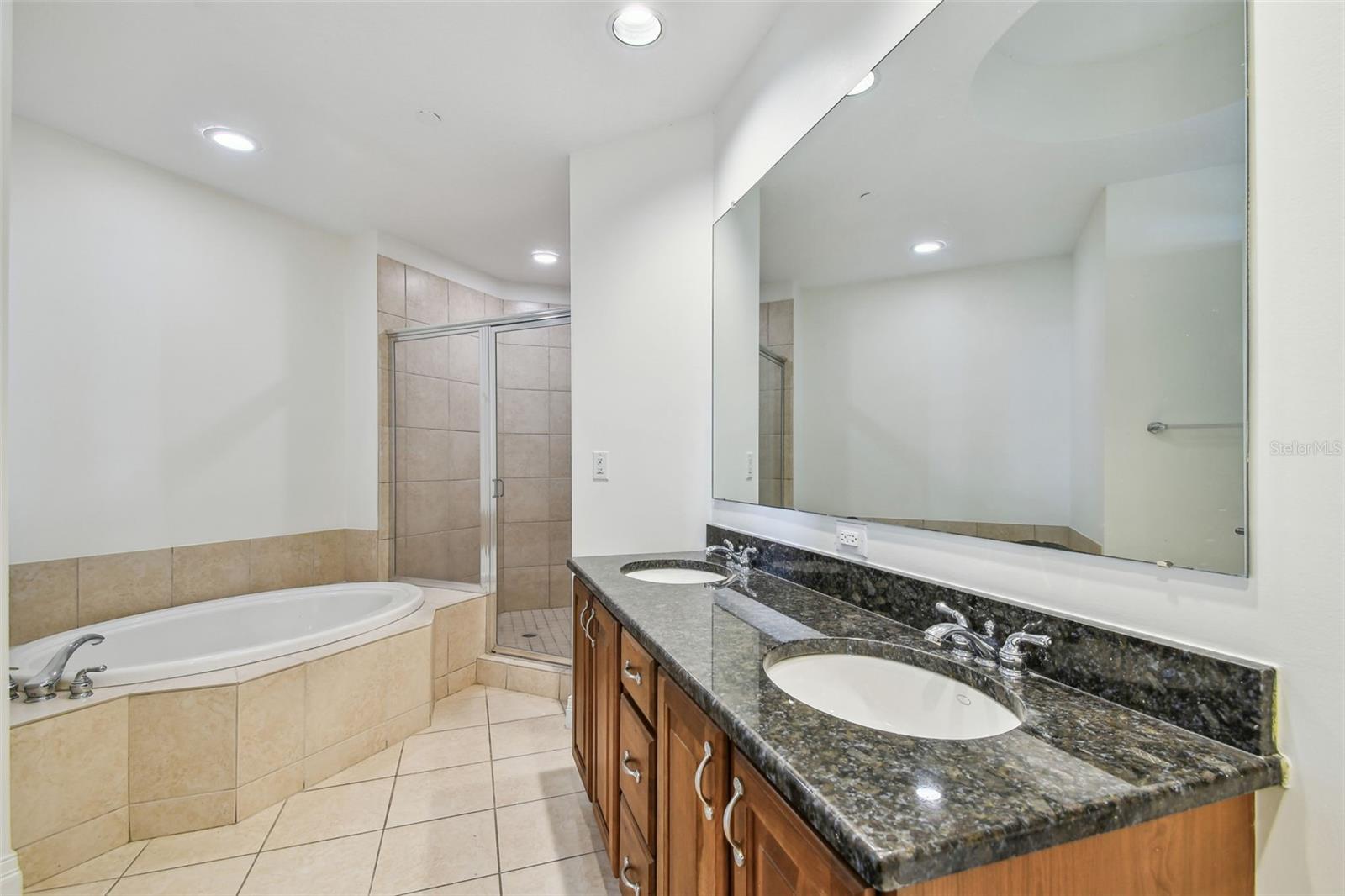 1209 E CUMBERLAND AVE #2406