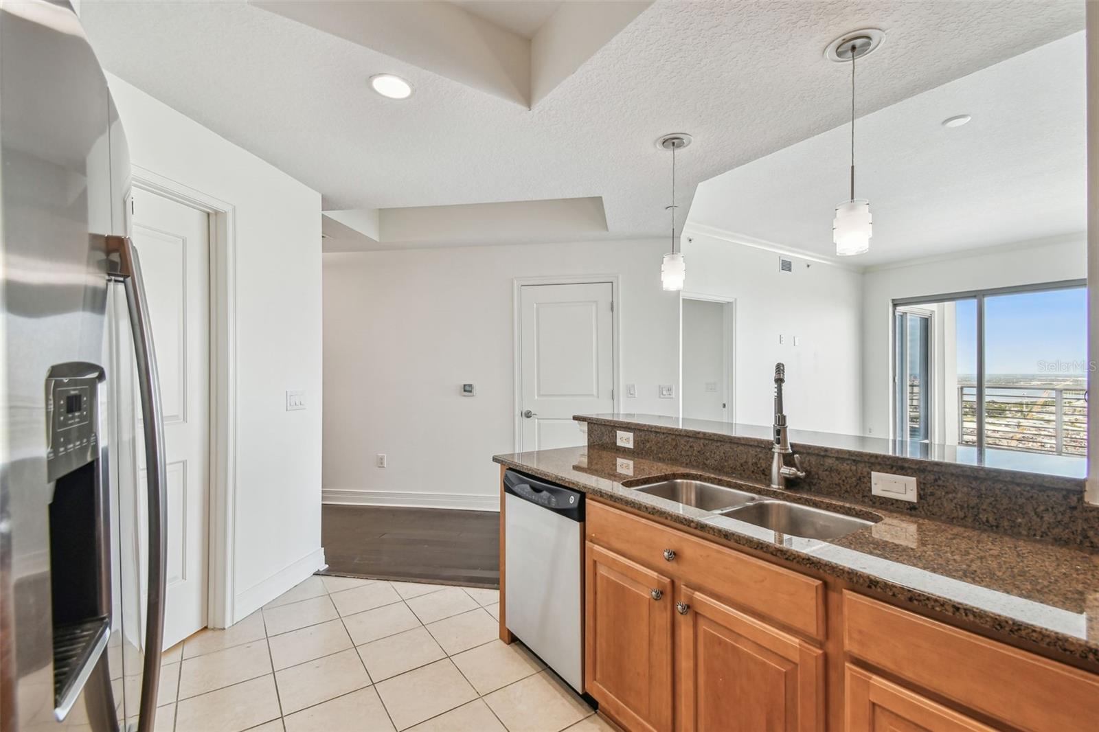 1209 E CUMBERLAND AVE #2406