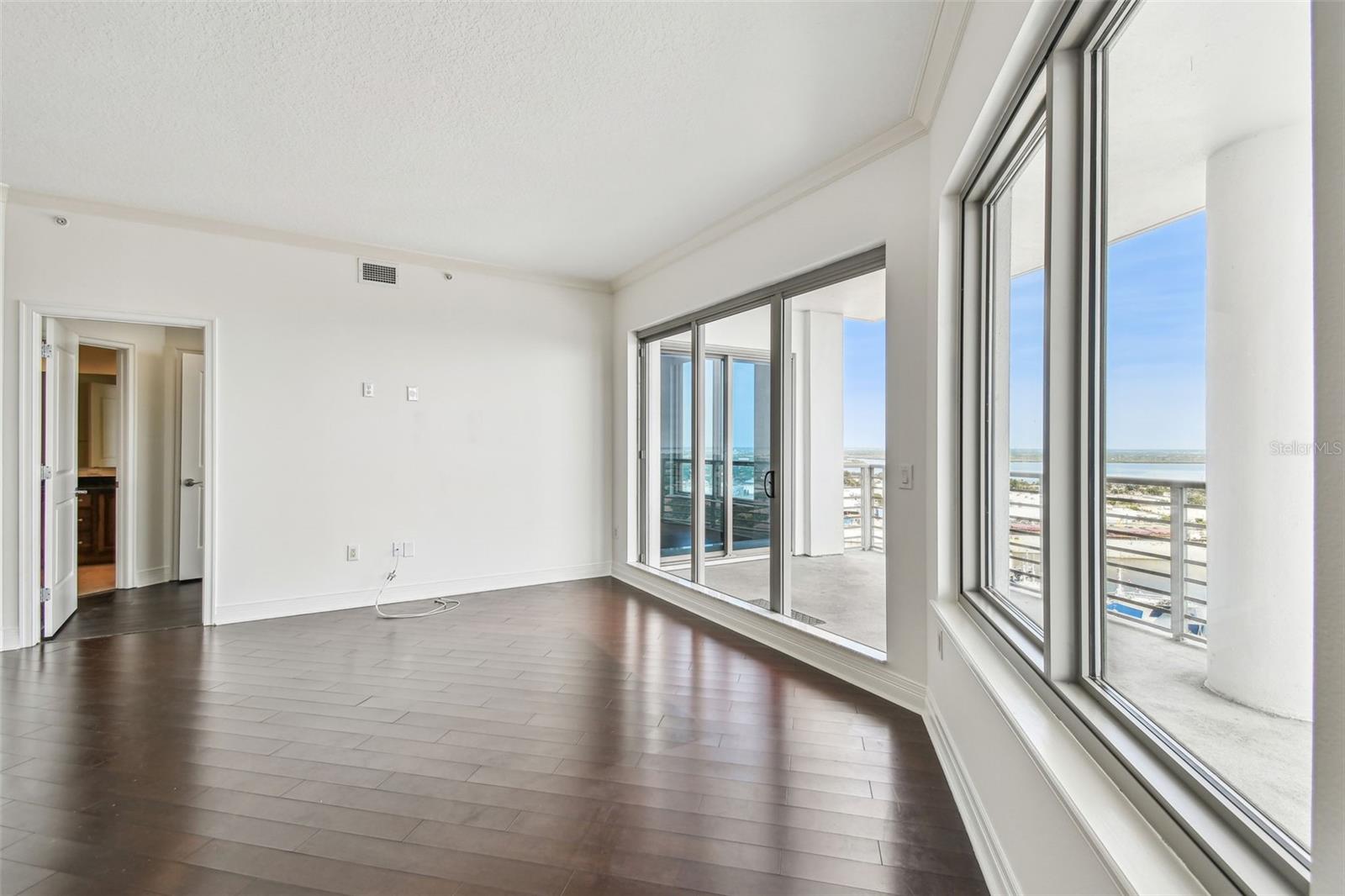 1209 E CUMBERLAND AVE #2406
