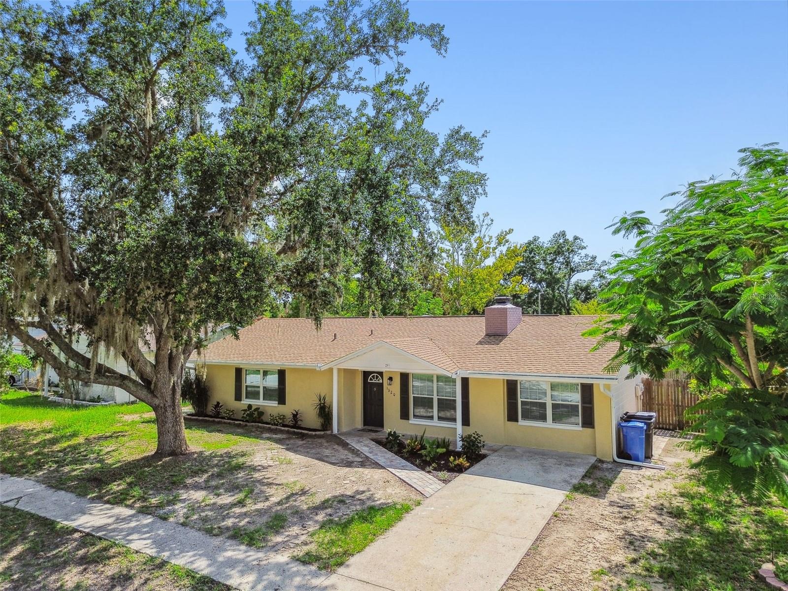 1320 OAK VALLEY DR
