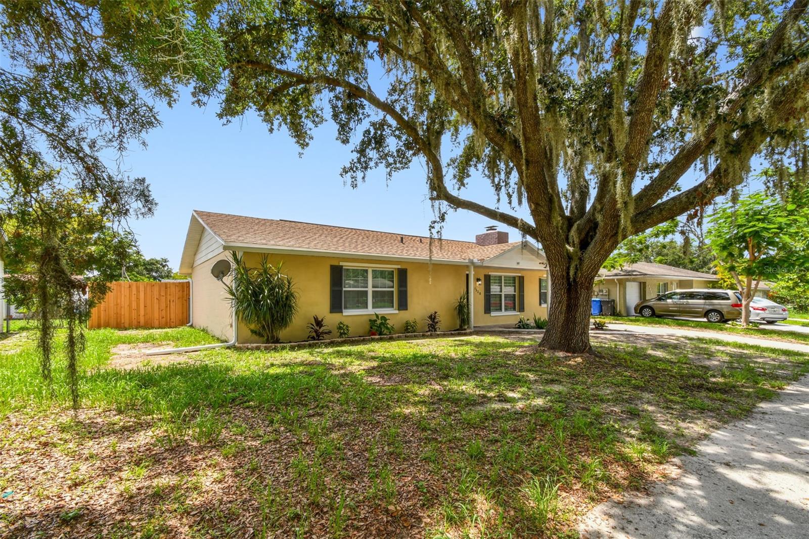 1320 OAK VALLEY DR