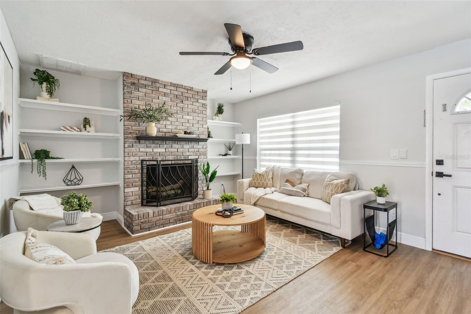 1320 OAK VALLEY DR