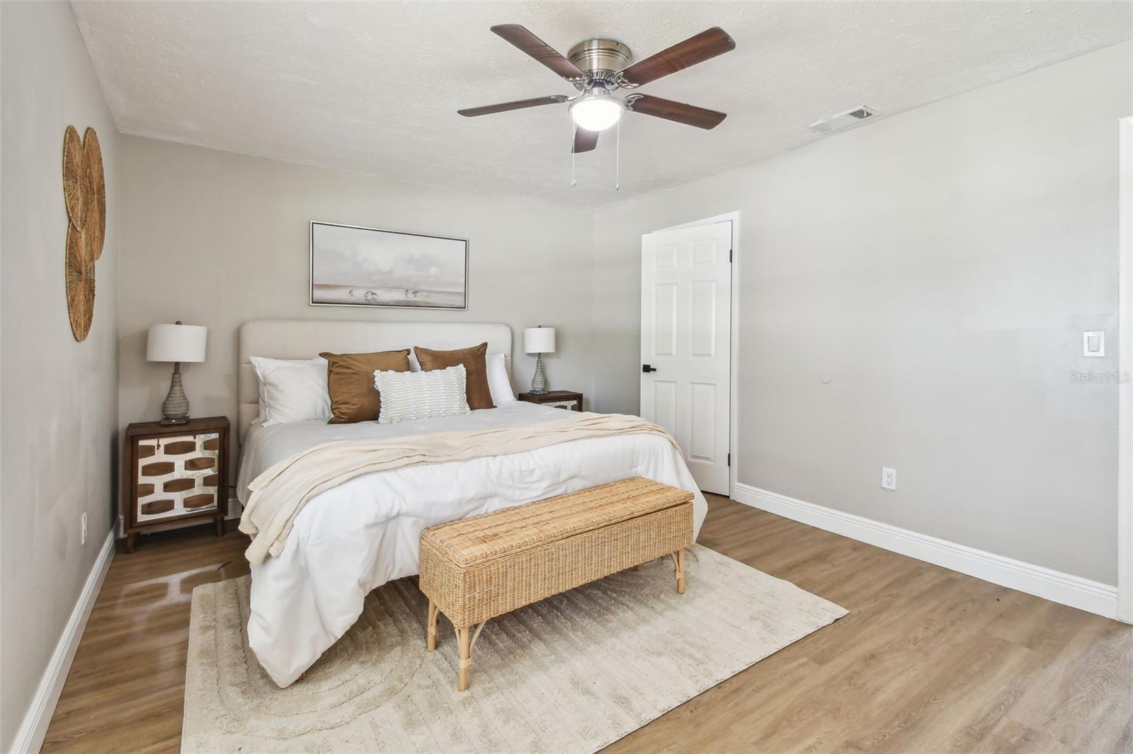 1320 OAK VALLEY DR
