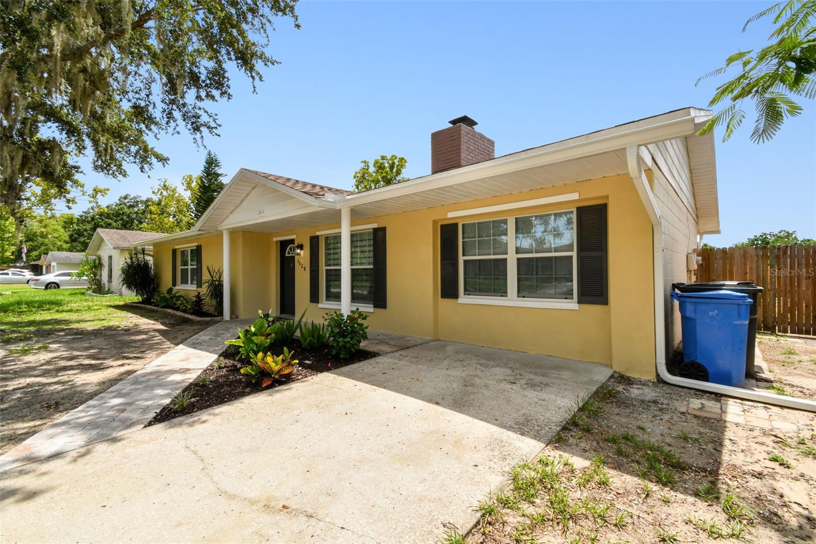 1320 OAK VALLEY DR