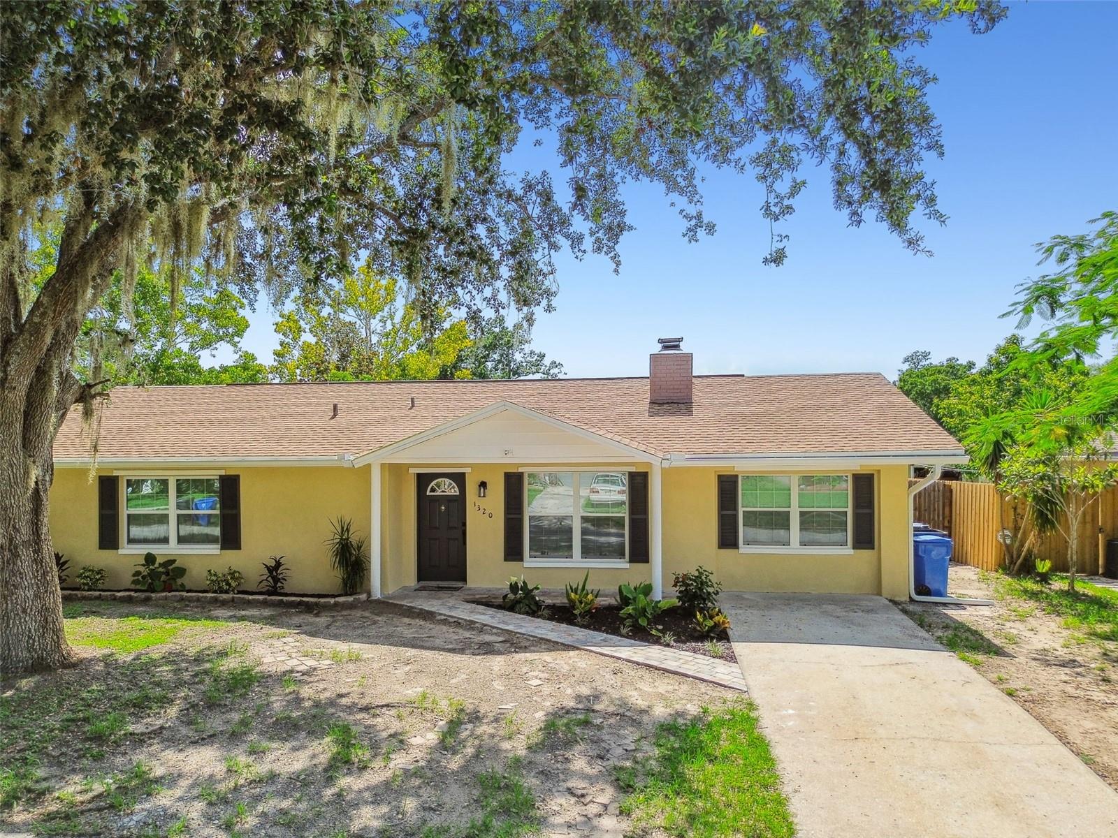 1320 OAK VALLEY DR