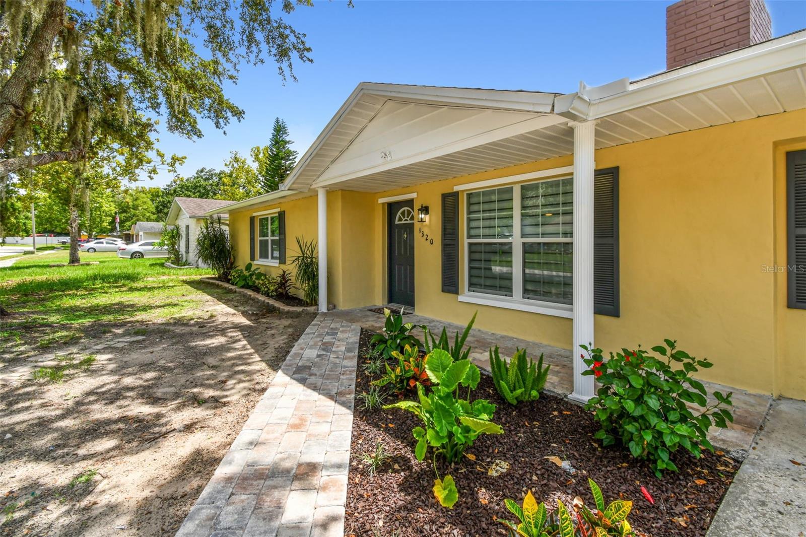 1320 OAK VALLEY DR