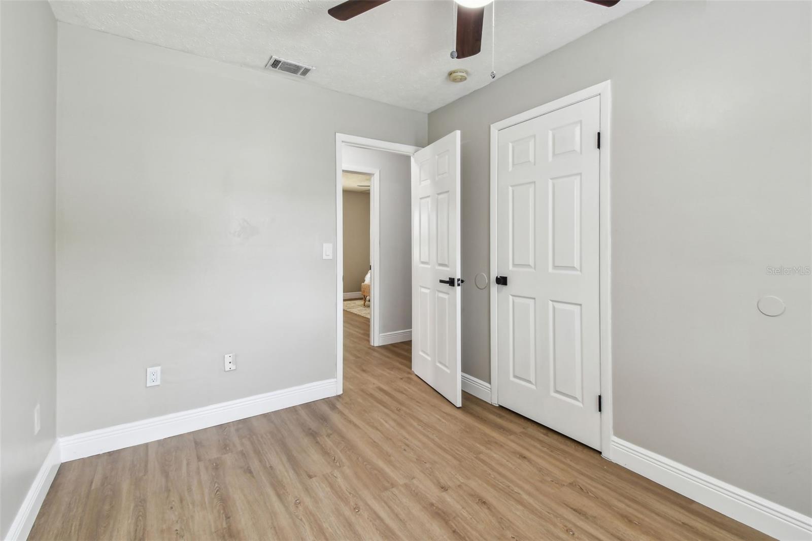 1320 OAK VALLEY DR