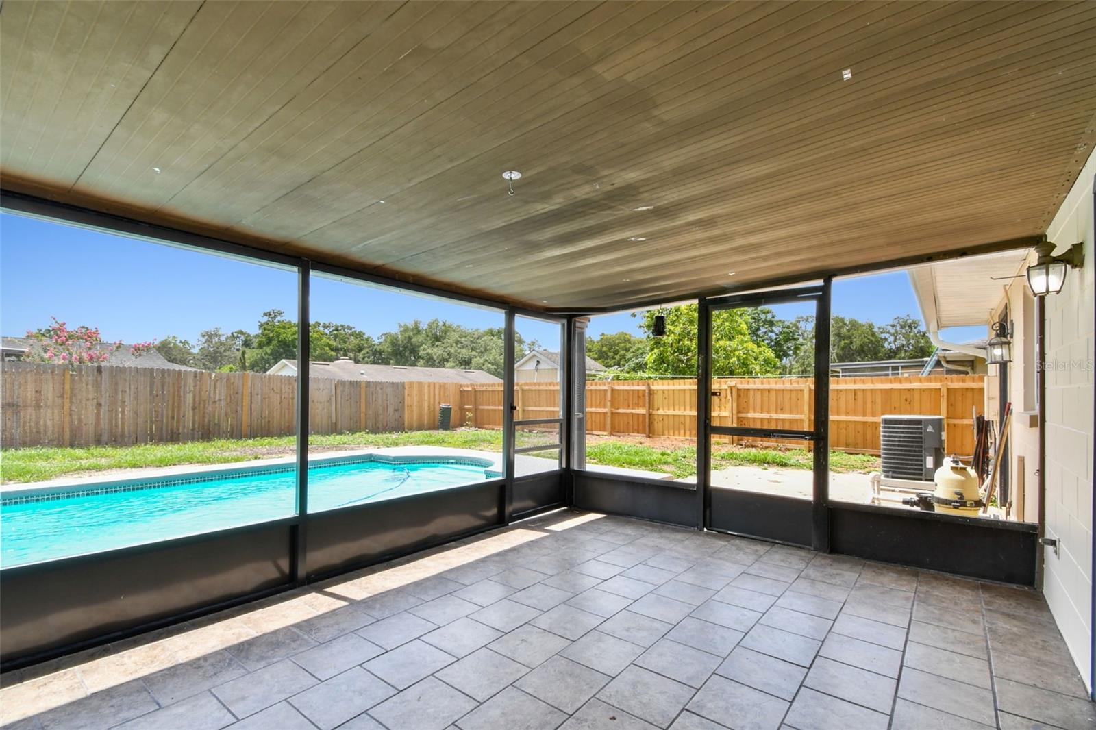 1320 OAK VALLEY DR