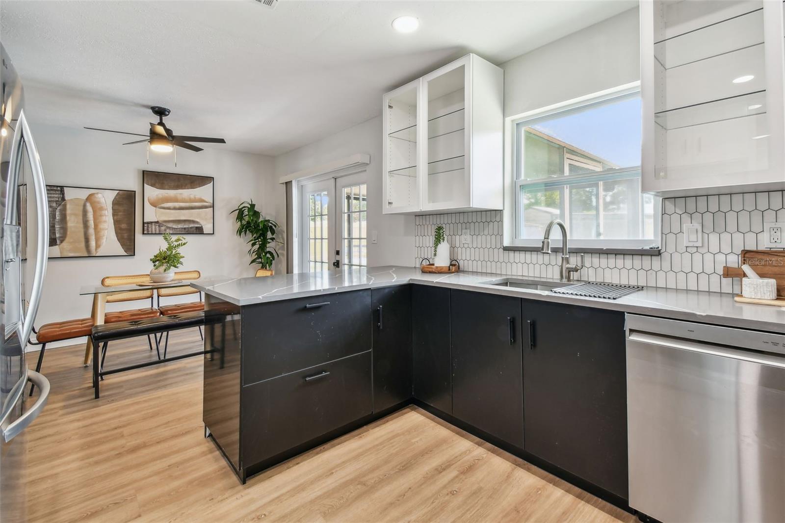 1320 OAK VALLEY DR