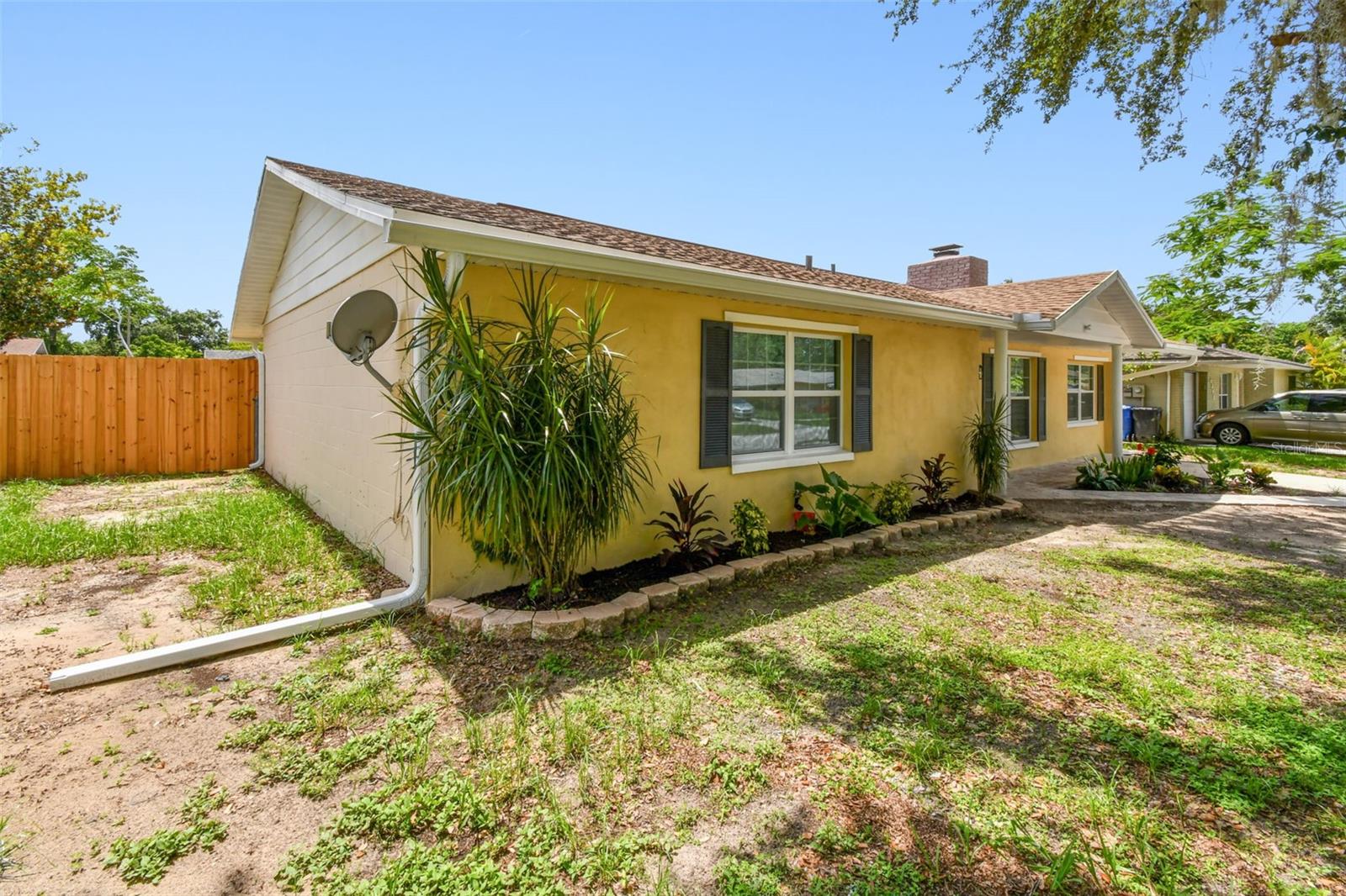 1320 OAK VALLEY DR