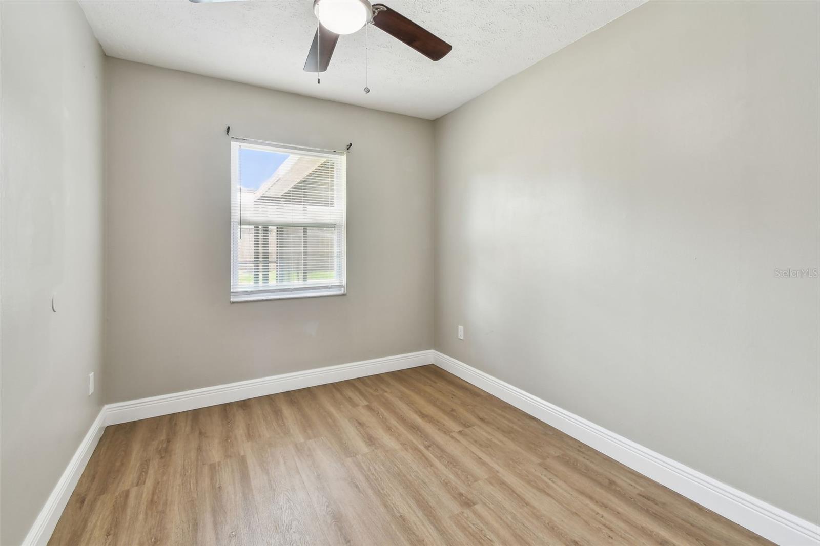1320 OAK VALLEY DR