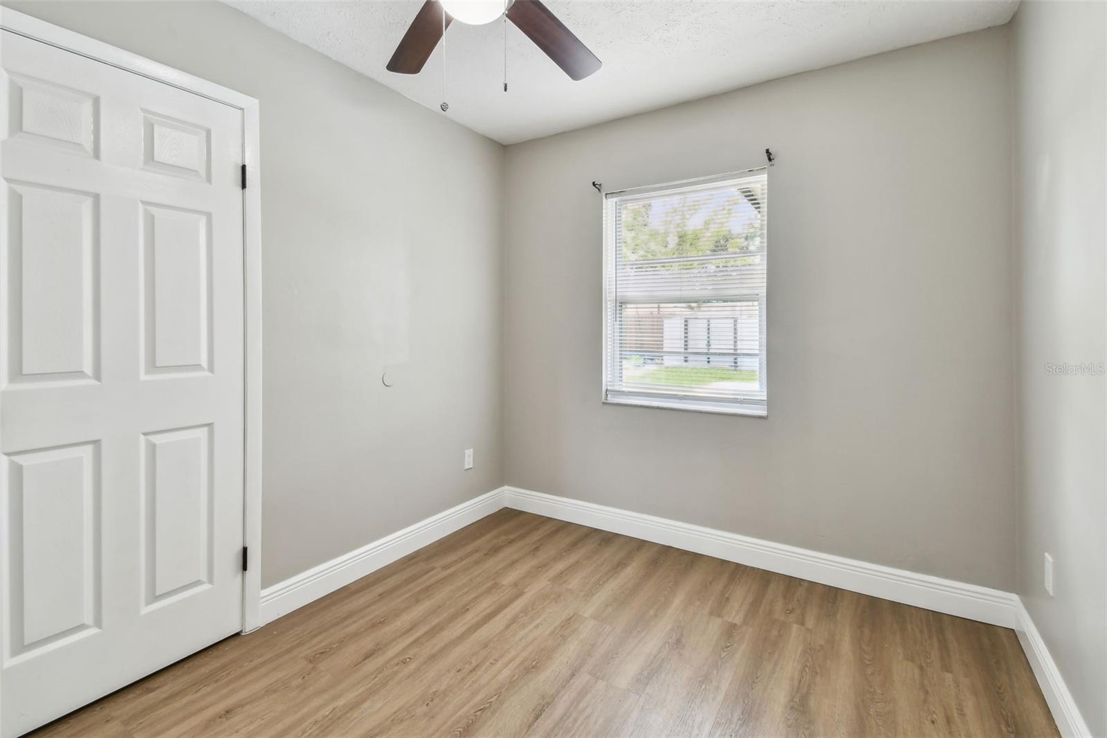 1320 OAK VALLEY DR