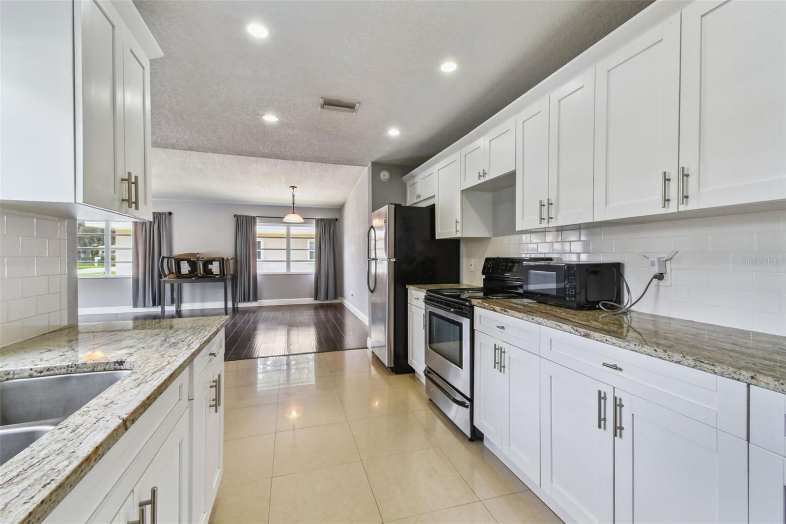 3909 N CLEARFIELD AVE