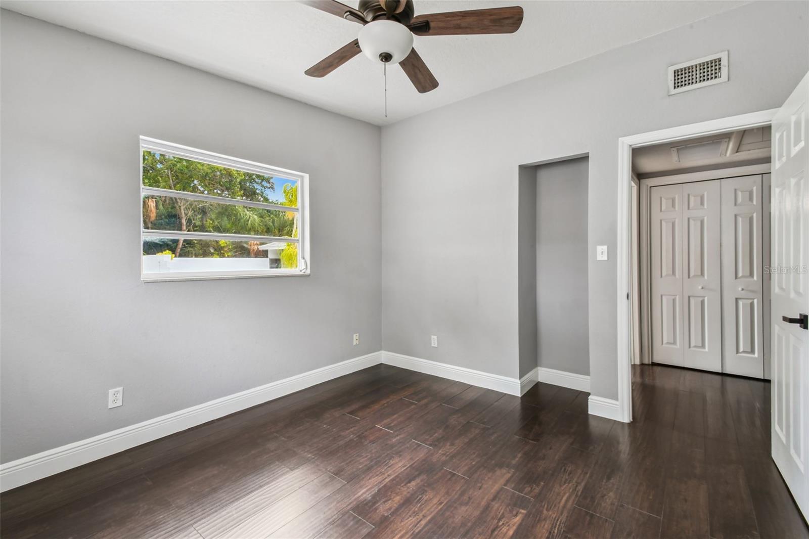 3909 N CLEARFIELD AVE