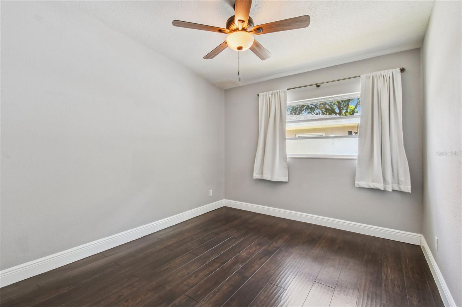 3909 N CLEARFIELD AVE