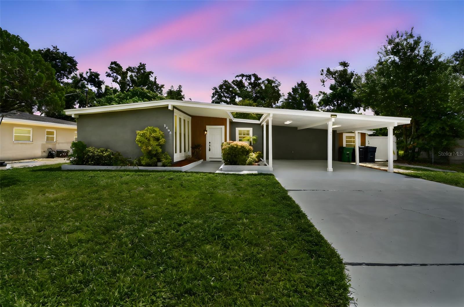 3909 N CLEARFIELD AVE