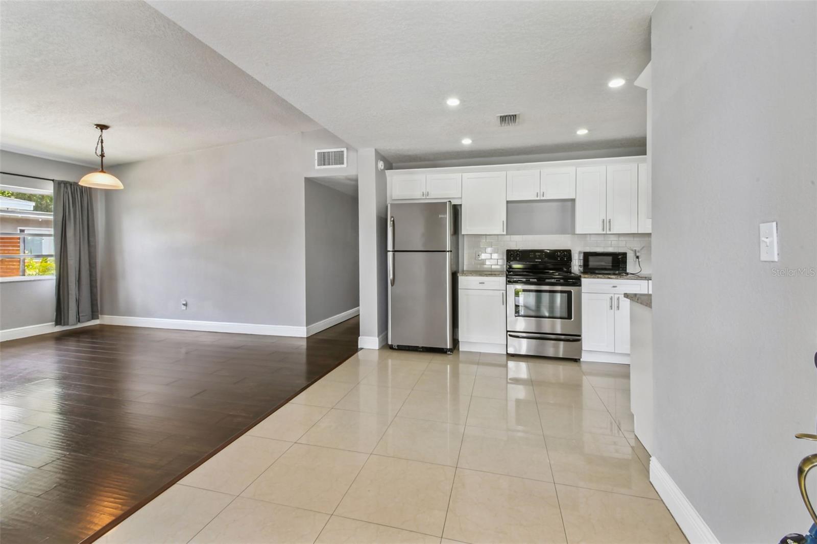 3909 N CLEARFIELD AVE