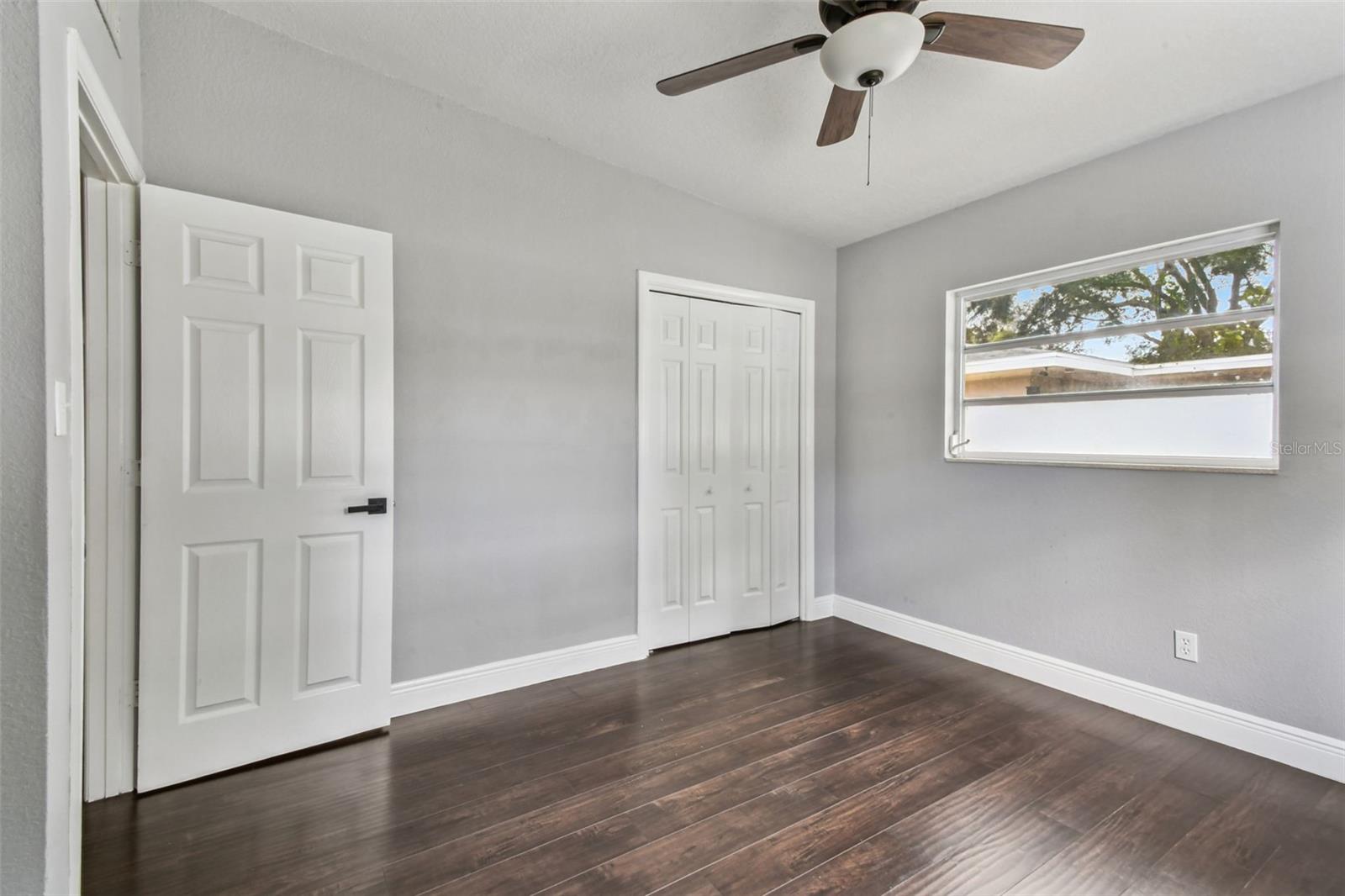 3909 N CLEARFIELD AVE