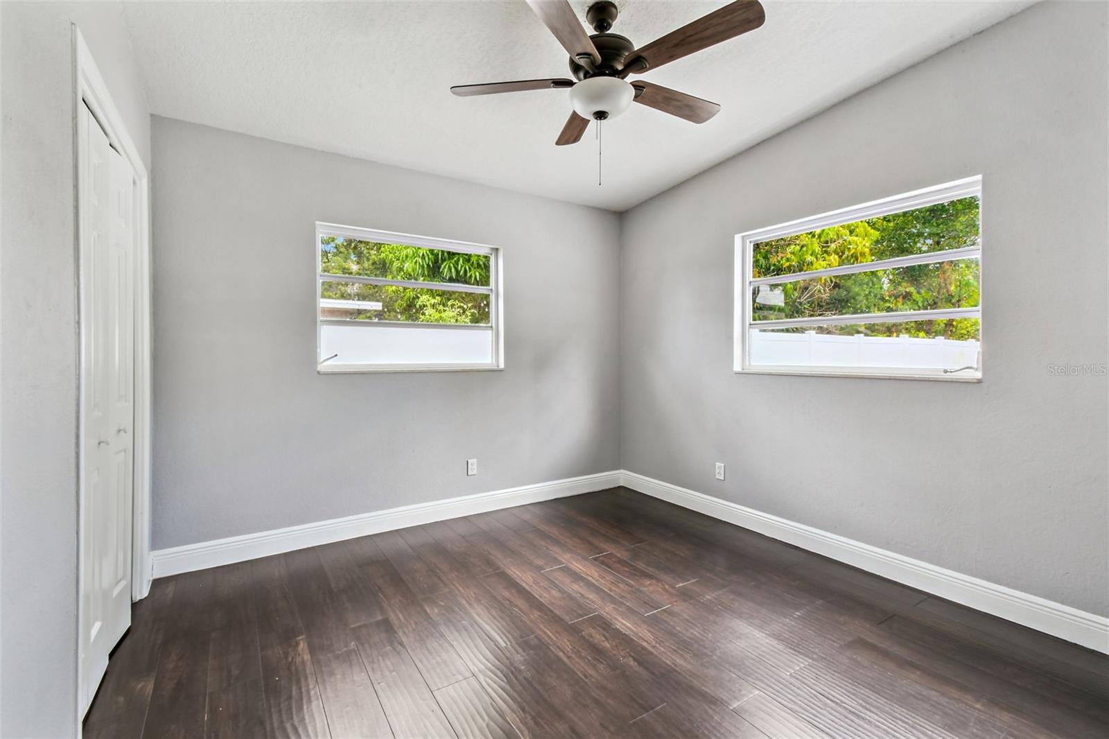 3909 N CLEARFIELD AVE