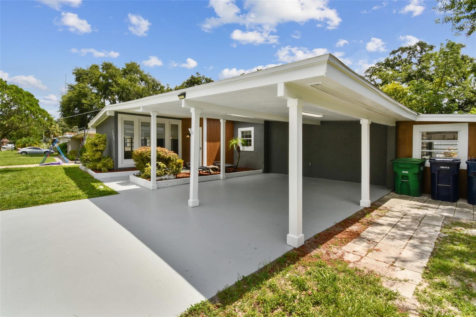 3909 N CLEARFIELD AVE