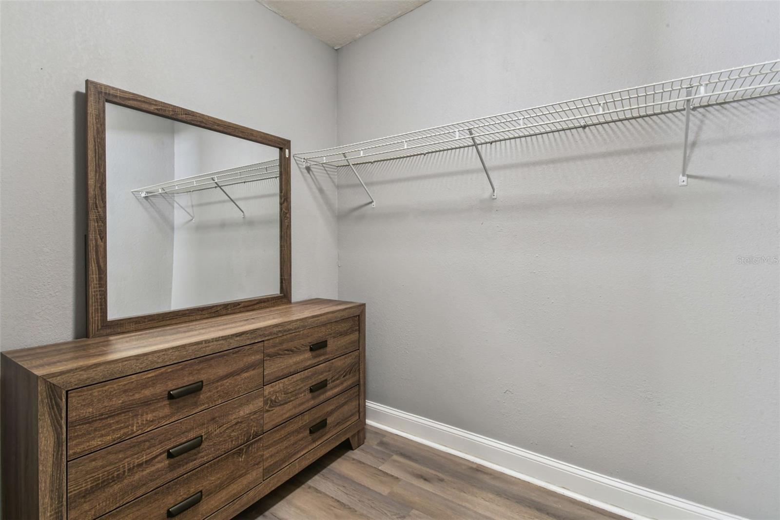 3909 N CLEARFIELD AVE