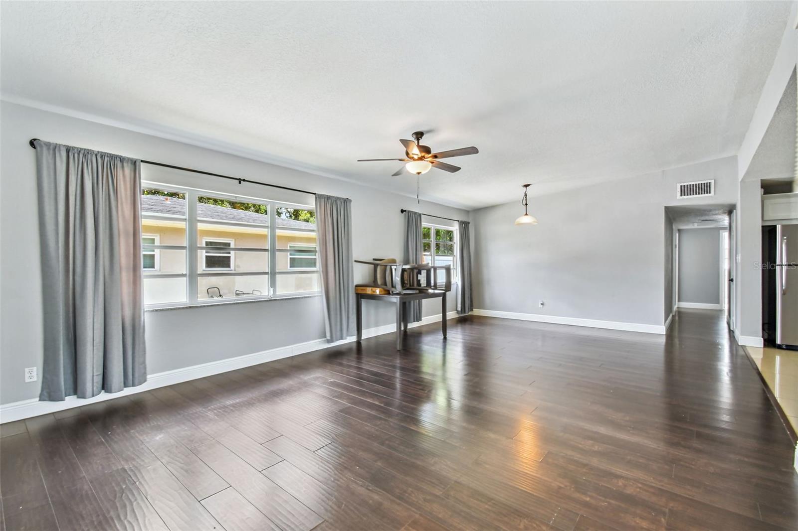 3909 N CLEARFIELD AVE