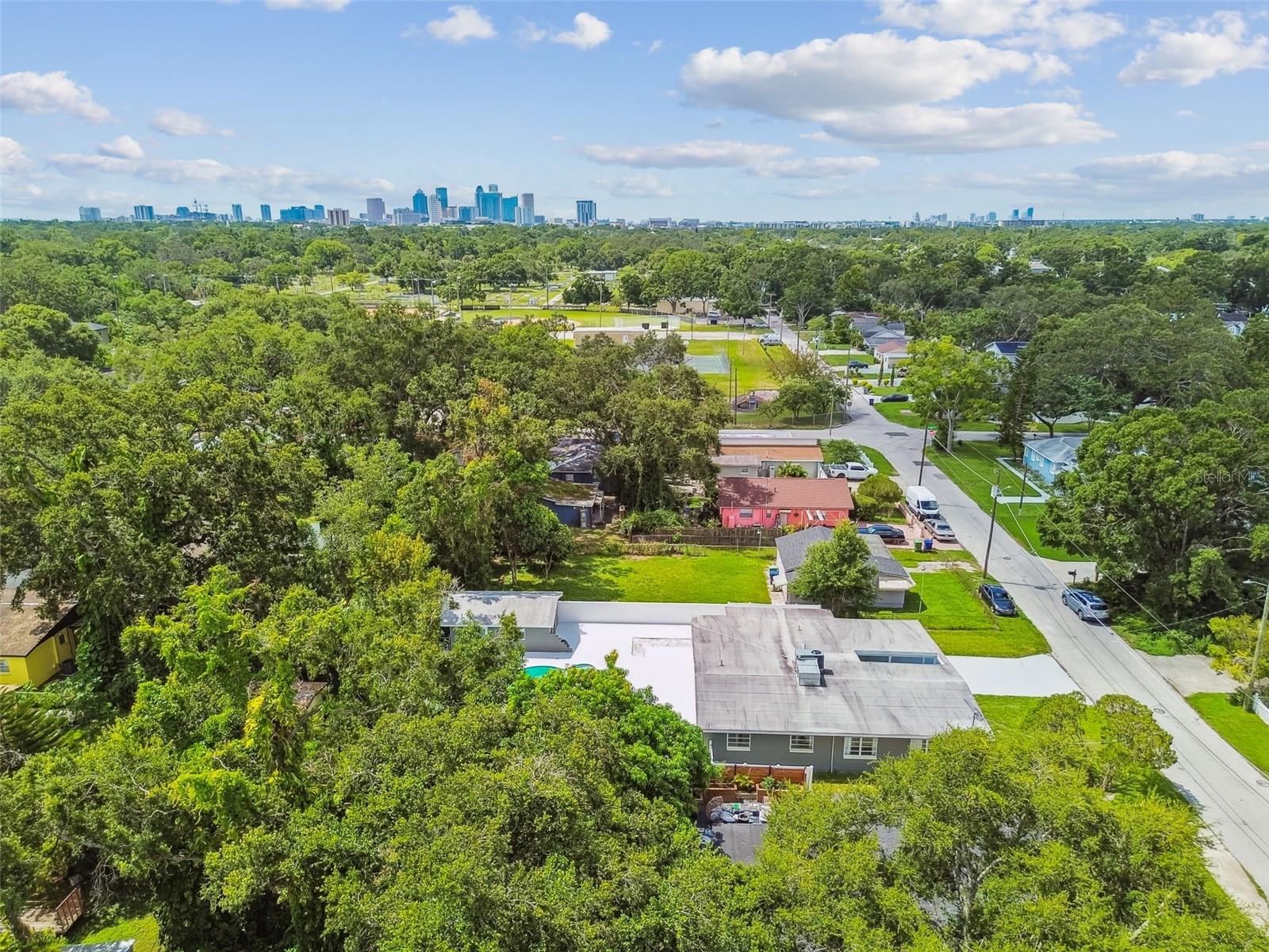 3909 N CLEARFIELD AVE