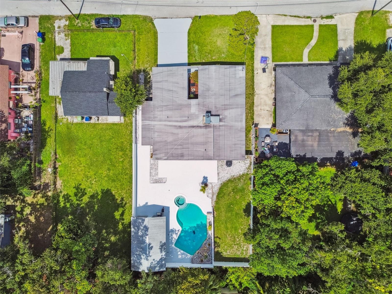 3909 N CLEARFIELD AVE