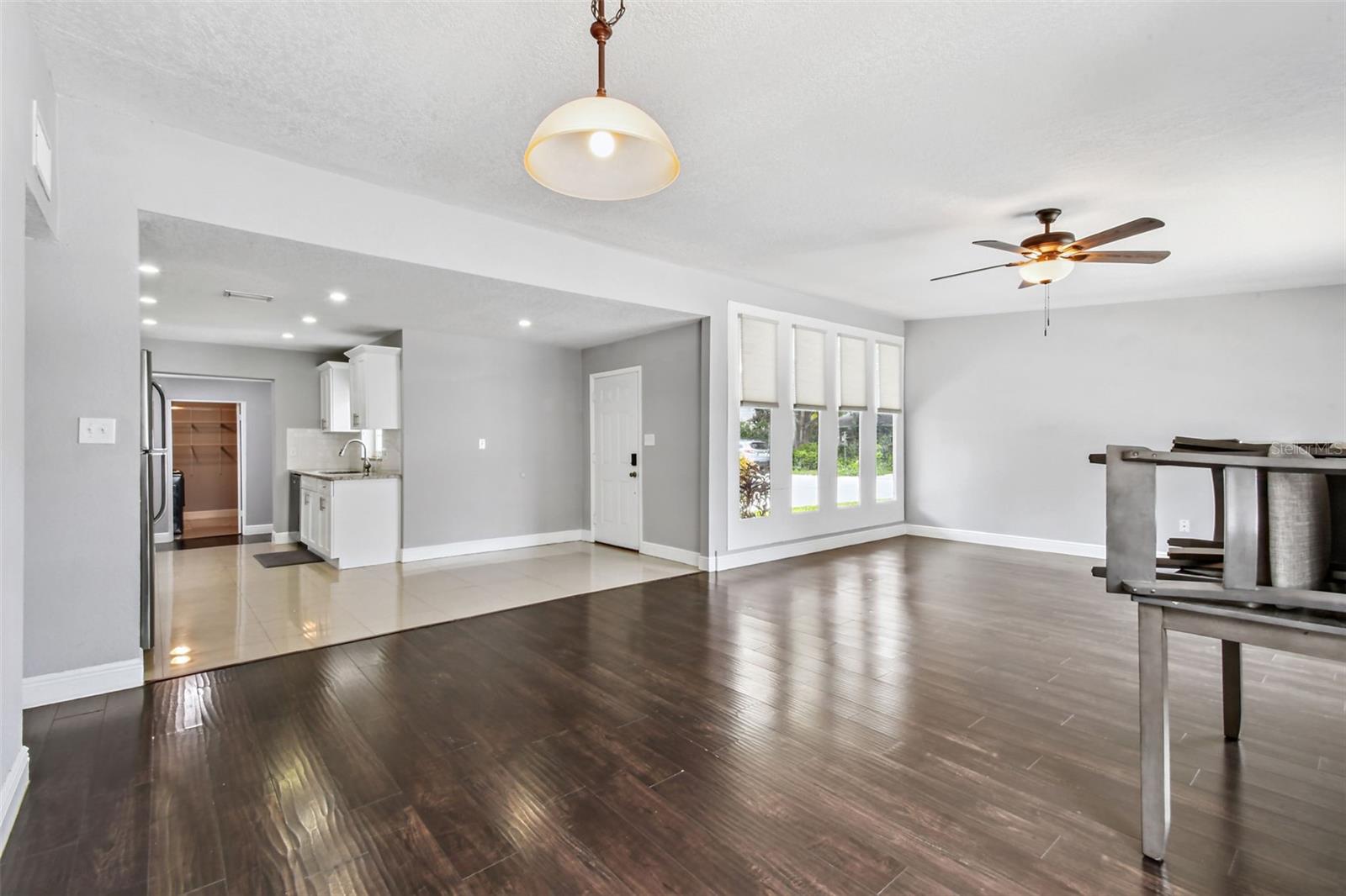 3909 N CLEARFIELD AVE