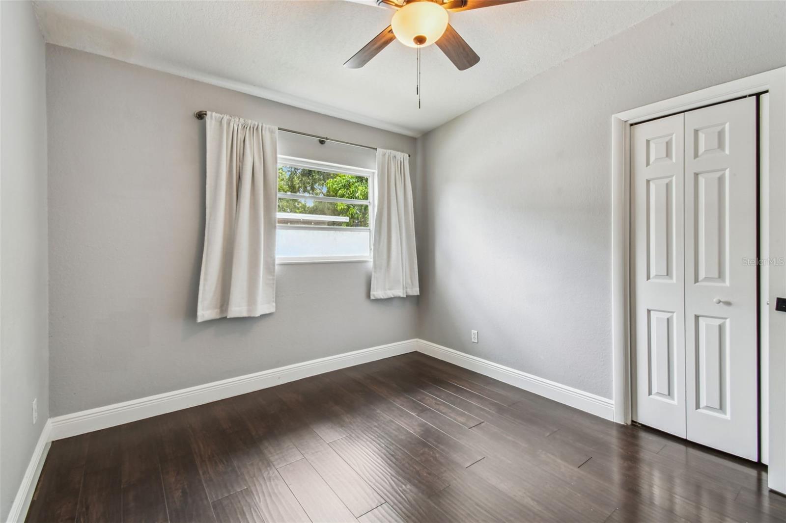 3909 N CLEARFIELD AVE