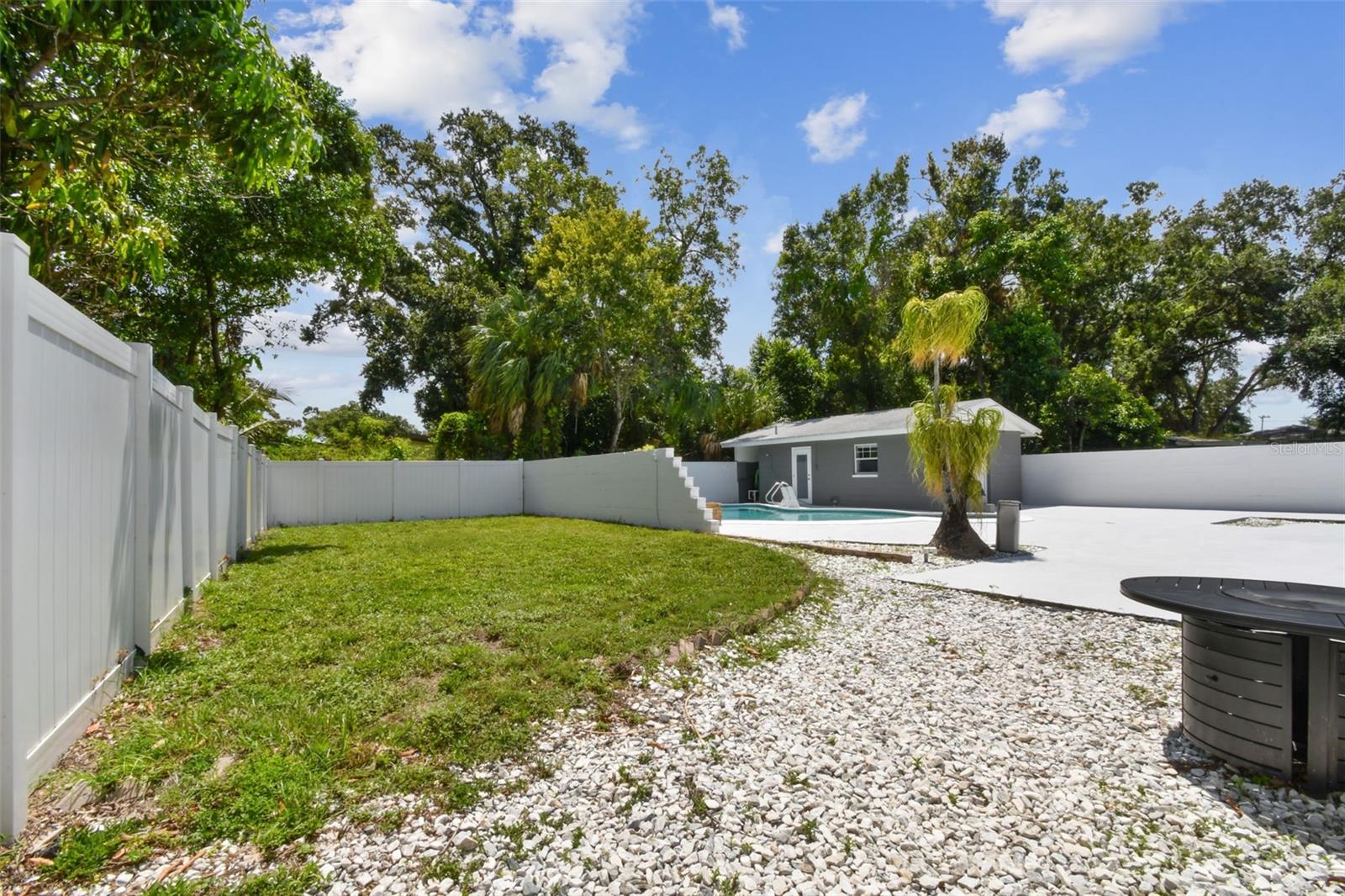 3909 N CLEARFIELD AVE