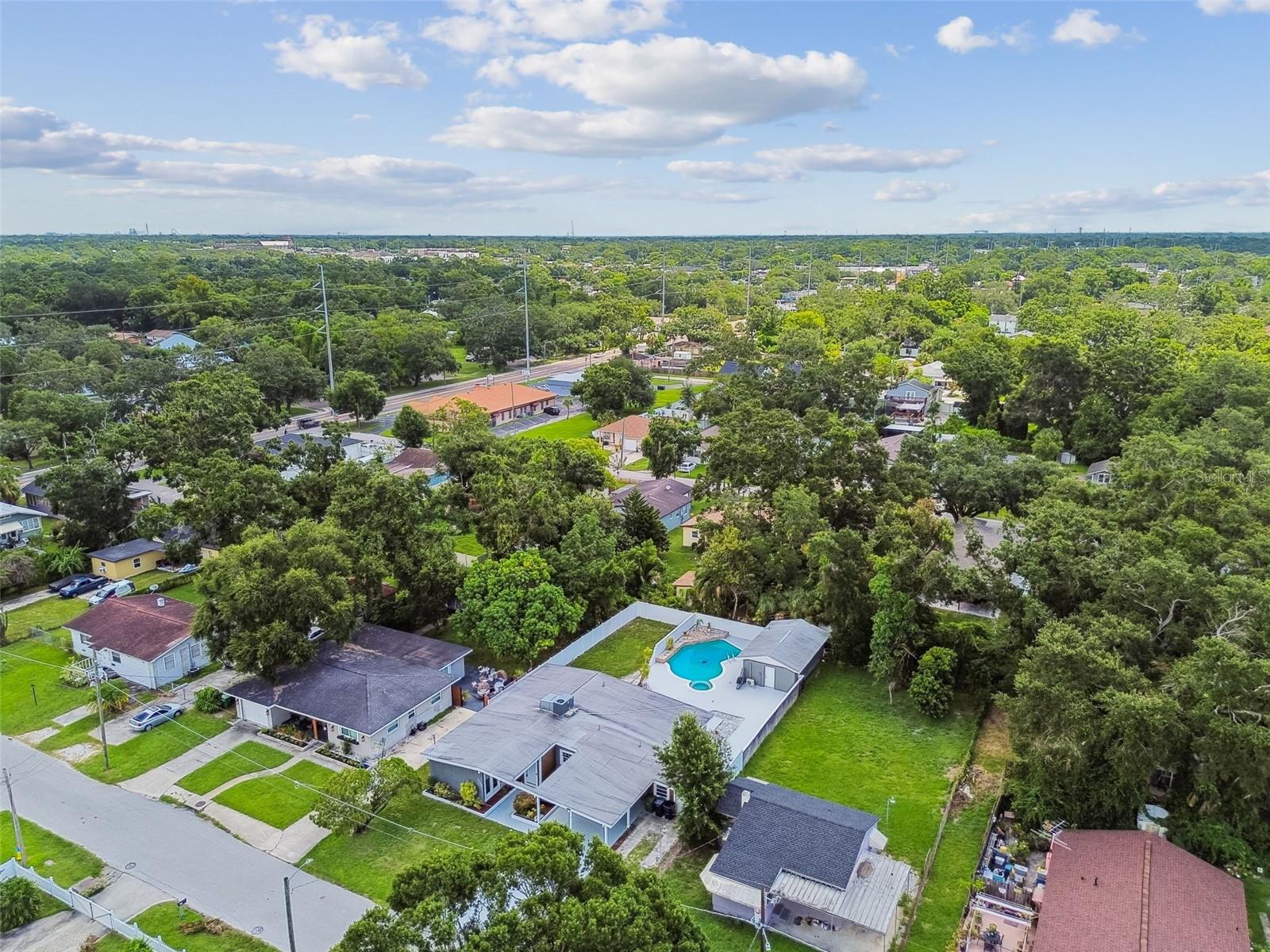 3909 N CLEARFIELD AVE