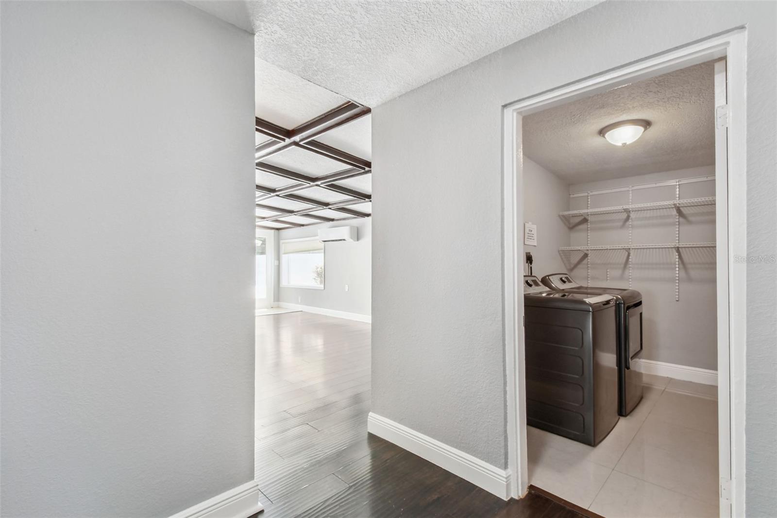 3909 N CLEARFIELD AVE