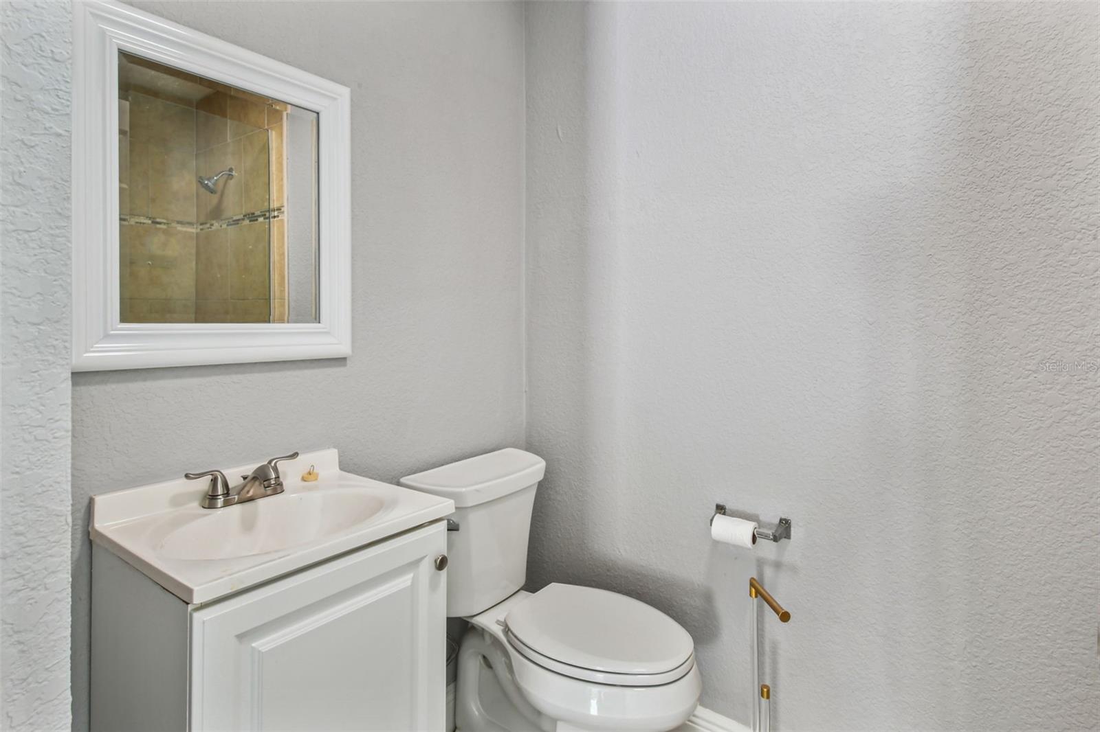 3909 N CLEARFIELD AVE