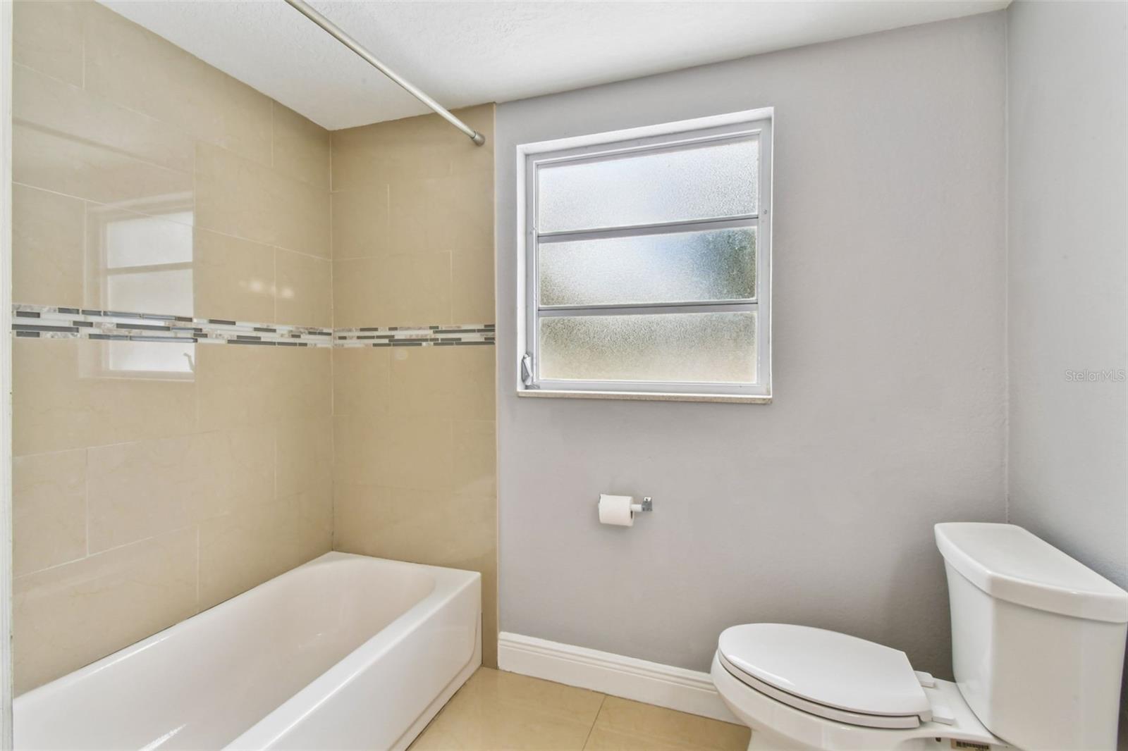 3909 N CLEARFIELD AVE