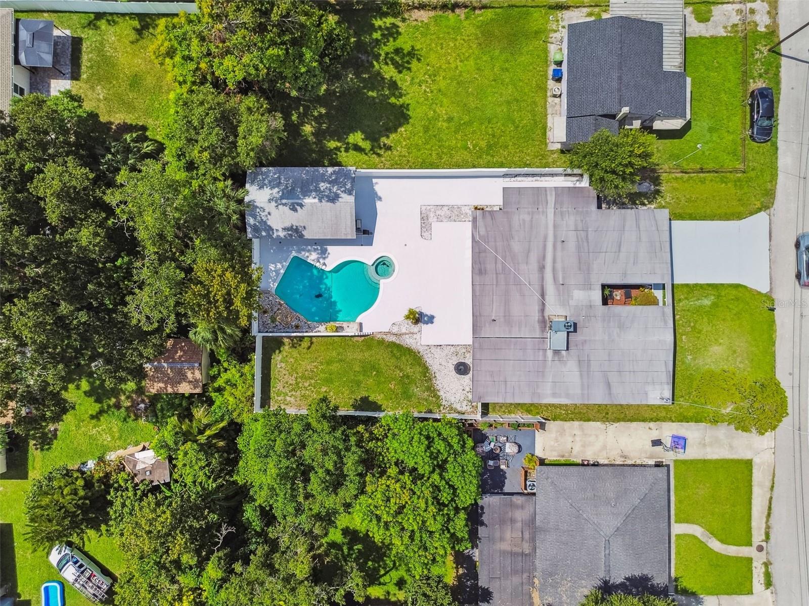 3909 N CLEARFIELD AVE