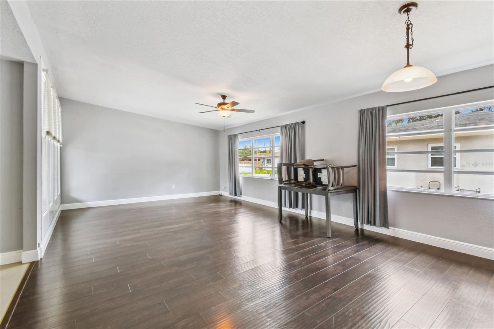 3909 N CLEARFIELD AVE